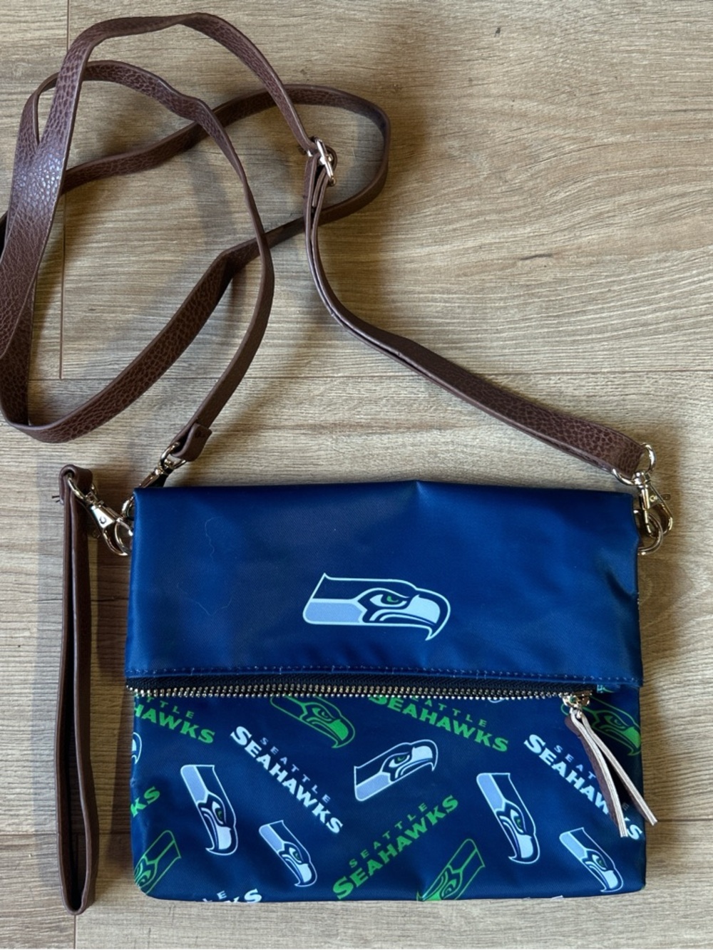 NFL Seattle Seahawks‎ crossbody bag with adjustable leather straps